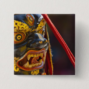 Chapa Cuadrada Máscara bailando en el Festival Tshechu