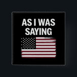 Chapa Cuadrada Mientras Decía Divertido Trump Político 2024<br><div class="desc">Mientras Decía Divertidas Elecciones Políticas De Trump 2024</div>