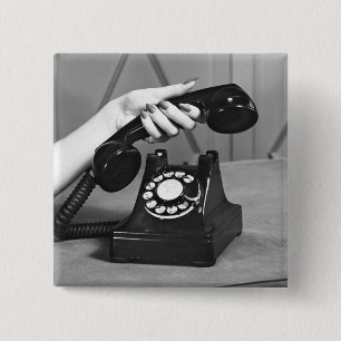 Chapa Cuadrada Mujer que coge el teléfono cercano para arriba de