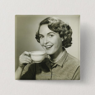 Chapa Cuadrada Mujer que sostiene las tazas
