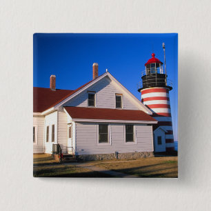 Chapa Cuadrada NA, EE. UU., Maine. Faro de West Quoddy cerca
