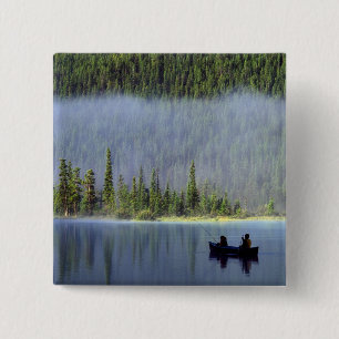 Chapa Cuadrada Niños pescando en canoa con niebla en