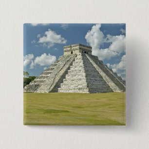 Chapa Cuadrada Nubes hinchadas blancas sobre la pirámide maya