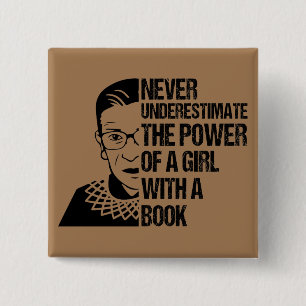 Chapa Cuadrada Nunca subestimes el poder de un Chica con libro