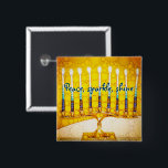 Chapa Cuadrada Oro Amarillo Hanukkah Menorah Peace Sparkine Shine<br><div class="desc">"Paz, brillo, brillo". Una foto de primer plano de una menorah artística brillante, colorida, amarilla y dorada te ayuda a inaugurar la festividad de Hanukkah con estilo. Siente el calor y la alegría de la temporada de vacaciones cada vez que usas este colorido botón de moda Hanukkah. En mi colección...</div>