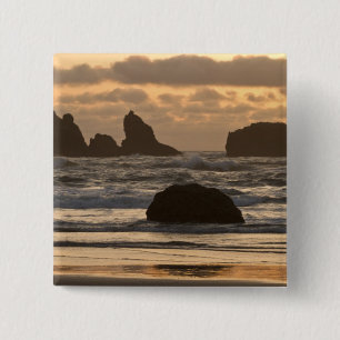 Chapa Cuadrada Pilones de mar en la playa en Bandon, Oregon