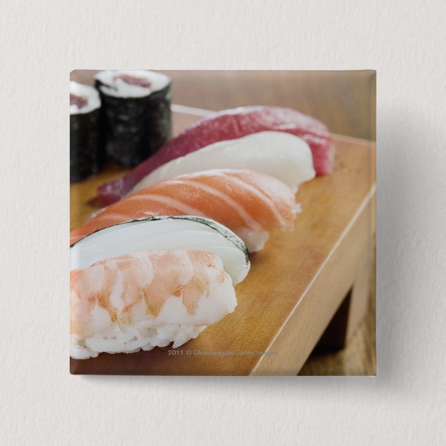 Chapa Cuadrada Primer del sushi en una tabla (Anverso)