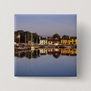 Chapa Cuadrada Pueblo y puerto, Kinvarra, condado de Galway,