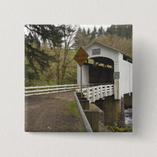 Chapa Cuadrada Puente cubierto de gato silvestre, condado de Lane