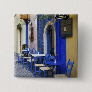 Chapa Cuadrada Puerta y revestimiento azul colorido en un viejo h