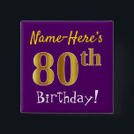 Chapa Cuadrada Purple, Faux Gold 80th Birthday, con nombre person<br><div class="desc">Este sencillo diseño de botón cuadrado muestra un mensaje como "¡Nombre-Este es el cumpleaños número 80!", mientras que el "80" tiene un aspecto falso/imitación de color dorado, en un fondo morado. El nombre se puede personalizar. Botones como este podrían ser usados por los invitados en una fiesta de cumpleaños para...</div>