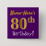 Chapa Cuadrada Purple, Faux Gold 80th Birthday, con nombre person<br><div class="desc">Este sencillo diseño de botón cuadrado muestra un mensaje como "¡Nombre-Este es el cumpleaños número 80!", mientras que el "80" tiene un aspecto falso/imitación de color dorado, en un fondo morado. El nombre se puede personalizar. Botones como este podrían ser usados por los invitados en una fiesta de cumpleaños para...</div>