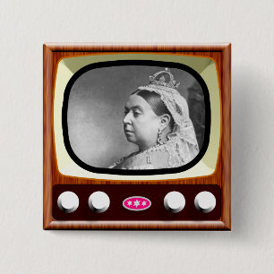 Chapa Cuadrada Reina Victoria en la TV retra
