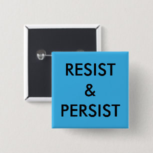 Chapa Cuadrada Resist & Persist, negrita texto negro sobre azul b