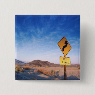 Chapa Cuadrada Rótulo en el camino de Death Valley en puesta del