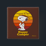 Chapa Cuadrada Snoopy | Beagle Scout - Camper feliz<br><div class="desc">Muestra tu amor por los cacahuetes y los grandes al aire libre con este gráfico super lindo que incluye a Snoopy y el texto,  "Feliz Camper".</div>