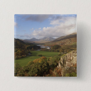 Chapa Cuadrada Snowdon desde Capel Curig, Gwynedd, Gales (RF)