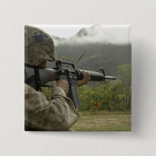 Chapa Cuadrada Un infante de marina conduce los taladros