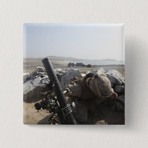 Chapa Cuadrada Un marine estadounidense dispara un mortero en Sal