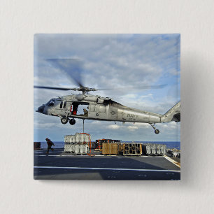 Chapa Cuadrada Un MH-60S Seahawk se prepara para entregar