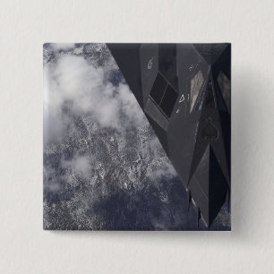 Chapa Cuadrada Un Nighthawk de F-117A vuela arriba sobre el