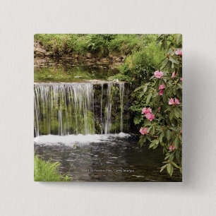 Chapa Cuadrada Una corriente y una cascada en el parque nacional