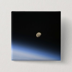 Chapa Cuadrada Una luna gibosa visible sobre la atmósfera de