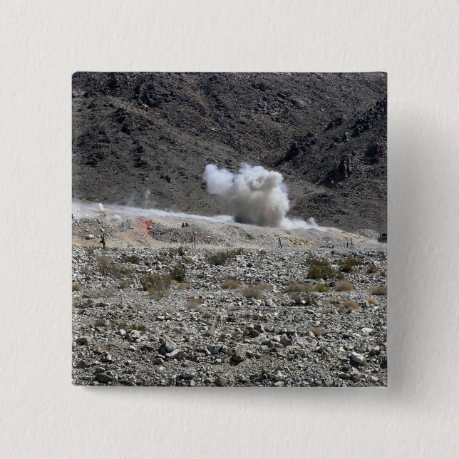 Chapa Cuadrada Una ronda de un lanzamisiles pequeño AT-4 (Anverso)