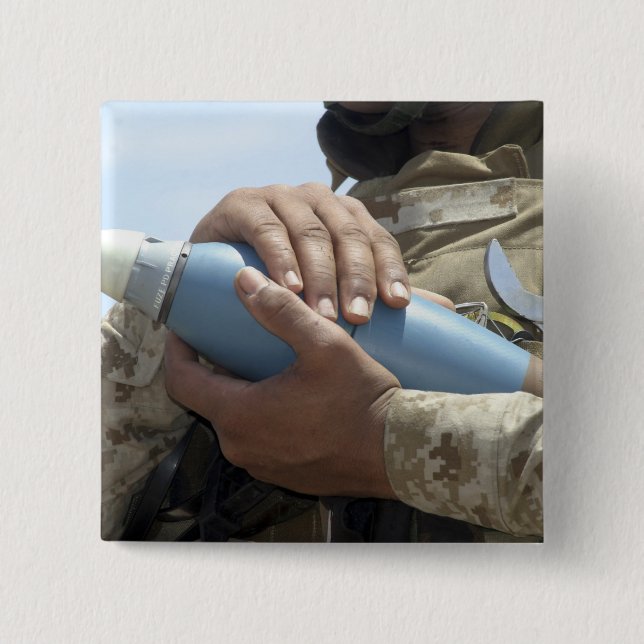 Chapa Cuadrada Vista de primer plano de un soldado acribillando u (Anverso)