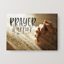 Chapa GUERRA DE ORACIONES orando manos en la Biblia abie