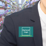 Chapa Nombre comercial y logotipo en Rectángulo verde Ve<br><div class="desc">botón de rectángulo verde verde azulado que puede personalizar escribiendo su nombre de negocio y cargando el logotipo de su negocio. Personalizar y úselo como un accesorio uniforme para anunciar su negocio o promocionar su marca a clientes o clientes. Accesorio de personalizable que puede utilizar como material de marketing para...</div>