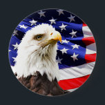 Chapa Redonda De 10 Cm Bandera estadounidense con águila calva<br><div class="desc">Bandera estadounidense con águila calva,  diseño patriótico.</div>