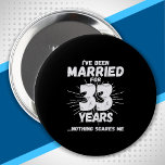 Chapa Redonda De 10 Cm Couples Married 33 Years Funny 33rd Anniversary<br><div class="desc">Funny 33rd wedding anniversary gift for couples that have been living the married life for 33 years and have seen & heard it all and nothing scares them. Perfect for a married couple celebrating 33 years of marriage with a 33rd wedding anniversary party! This novelty anniversary gag gift will get...</div>