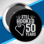 Chapa Redonda De 10 Cm Cute 50th Anniversary Couples Married 50 Years<br><div class="desc">This fun 50th wedding anniversary design is perfect for fishing couples that have been married for 50 years and are still hooked on each other & love to go fishing! Great for a 50th wedding anniversary party to celebrate 50 years of marriage! Features "Still Hooked After 50 Years" wedding anniversary...</div>
