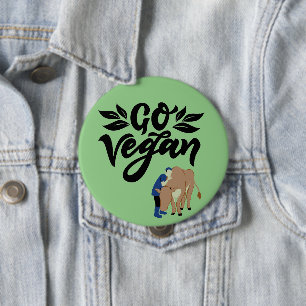 Chapa Redonda De 10 Cm Go Vegan Person Hugging Cow