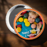 Chapa Redonda De 10 Cm Happy Birthday Modern Simple Star Photo<br><div class="desc">Este diseño sencillo y moderno se compone de una tipografía de suero y añade una foto personalizado.</div>