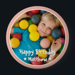 Chapa Redonda De 10 Cm Happy Birthday Modern Simple Star Photo<br><div class="desc">Este diseño sencillo y moderno se compone de una tipografía de suero y añade una foto personalizado.</div>