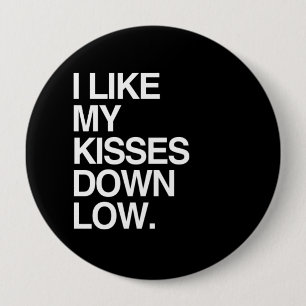 Chapa Redonda De 10 Cm ME GUSTAN MIS BESOS BAJO - BLANCO -.png