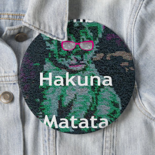 Chapa Redonda De 15 Cm León Verde con Gafas Rosadas Arte "Hakuna Matata"
