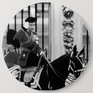 Chapa Redonda De 15 Cm Reina Isabel II Vintage Palacio de Buckingham 1970