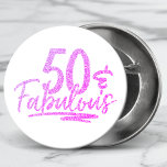 Chapa Redonda De 2,5 Cm 50 y fabuloso Purpurina púrpura 50.ª espuma de cum<br><div class="desc">50 & Fabulous Purple Purpurina 50th Birthday Sparkle Button presenta el moderno diseño de texto "50 & Fabulous" en escritura de caligrafía purpurina morada. Perfecto para una fiesta de 50 años o celebración.</div>