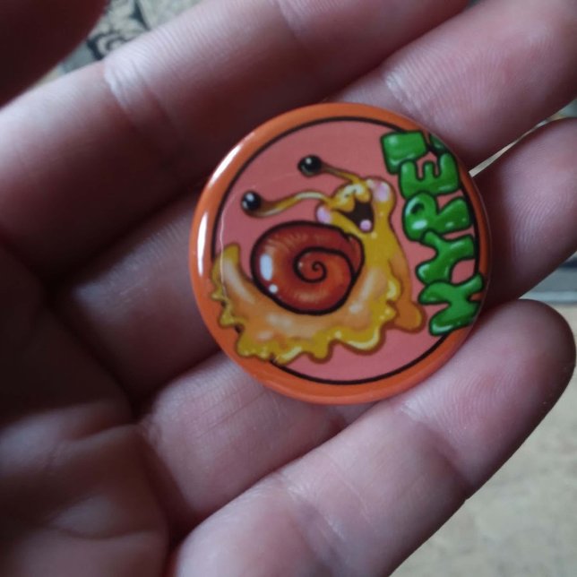 Chapa Redonda De 2,5 Cm ¡Adorable HYPE! Emote de caracol (Hype-adorable excited snail emote button!)