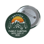 Chapa Redonda De 2,5 Cm Camping de coincidencia de vacaciones de familia p<br><div class="desc">¿De buen humor? Sólo hay que añadir una fogata, s'mores, y el resto de la familia con un traje a juego. Diseño temático de camping personalizado que puede personalizar para su próxima aventura familiar con un lugar para el sitio y el año. Perfecto para fotos familiares mientras se explora la...</div>