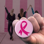 Chapa Redonda De 2,5 Cm Cinta de sensibilización sobre el cáncer de mama<br><div class="desc">La cinta rosa se ha convertido en el símbolo universal del cáncer de mama,  creando conciencia,  apoyo y reuniendo a las mujeres en solidaridad.</div>