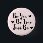 Chapa Redonda De 2,5 Cm Cita positiva de moda para ser tú mismo<br><div class="desc">La tipografía de moda "Sé tú,  sé verdad,  solo sé" inspiradora palabras para compartir.</div>