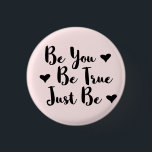 Chapa Redonda De 2,5 Cm Cita positiva de moda para ser tú mismo<br><div class="desc">La tipografía de moda "Sé tú,  sé verdad,  solo sé" inspiradora palabras para compartir.</div>