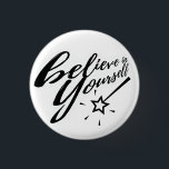 Chapa Redonda De 2,5 Cm Creer en tu propia tipografía varita mágica<br><div class="desc">La tipografía de moda 'cree en ti mismo' con el diseño de la varita mágica.</div>