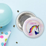 Chapa Redonda De 2,5 Cm Cute Unicornio Estrellas mágicas nombre Chica cump<br><div class="desc">botón de cumpleaños de las estrellas mágicas de unicornio. ¡Este hermoso y mágico botón de cumpleaños hará que tu ocasión especial sea aún más mágica! Personalízalo con un nombre de su elección y haz que tu pequeño se sienta especial en su día especial. El botón muestra un lindo dibujo de...</div>