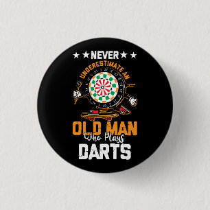 Chapa Redonda De 2,5 Cm Dart Player Nunca Subestima A Un Viejo Que Pl