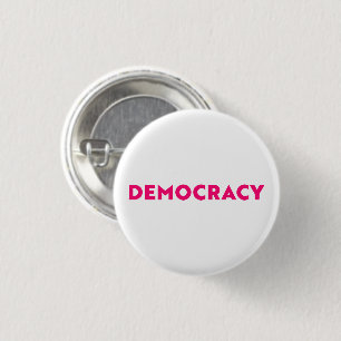 Chapa Redonda De 2,5 Cm Democracia tipografía moderna rosa caliente y blan
